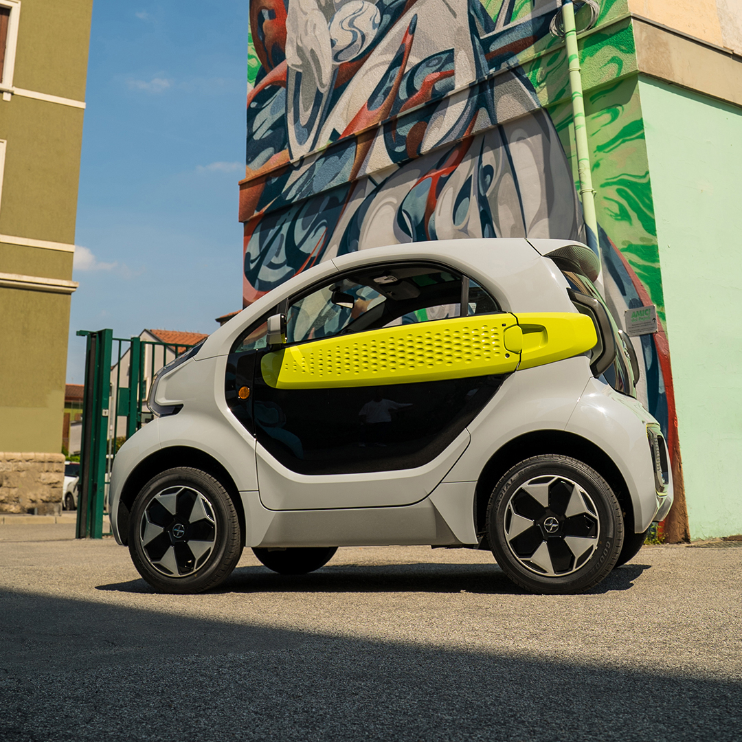 YOYO de la XEV Condu Electric, Trăiește Verde suvcars.ro · SUV Cars